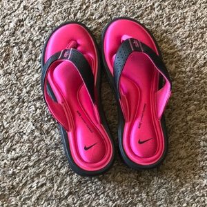 Nike foambed flip flops